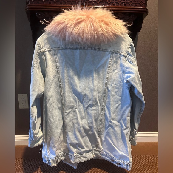 Distressed Denim Jacket w Faux Fur collar - Picture 12 of 16